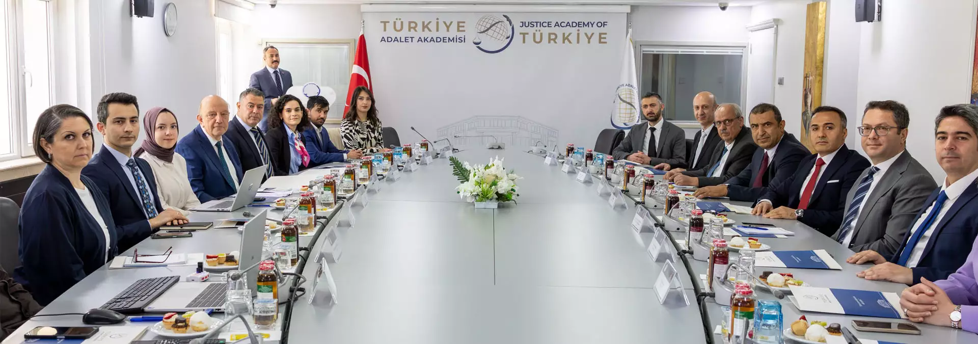 “AKILLI EĞİTİM TEKNOLOJİLERİ İLE ADALETE ERİŞİMİN GÜÇLENDİRİLMESİ PROJESİ” TANITIM TOPLANTISI TÜRKİYE ADALET AKADEMİSİ’NDE YAPILDI