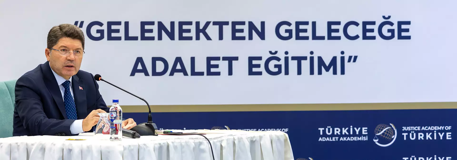 ADALET BAKANI YILMAZ TUNÇ HAKİM VE SAVCI YARDIMCILARIYLA BULUŞTU